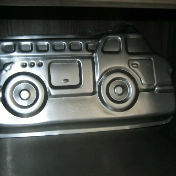 Bakeware Wilton Truck Cake Pan VINTAGE Wilton Dump Truck Cake Pan